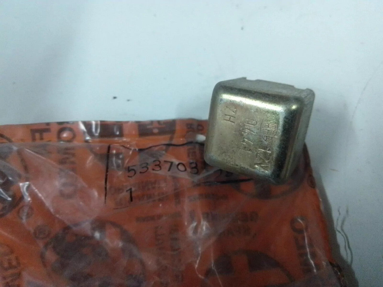 Relay fits Fiat Lancia Alfa Romeo 533703 Genuine View Rear