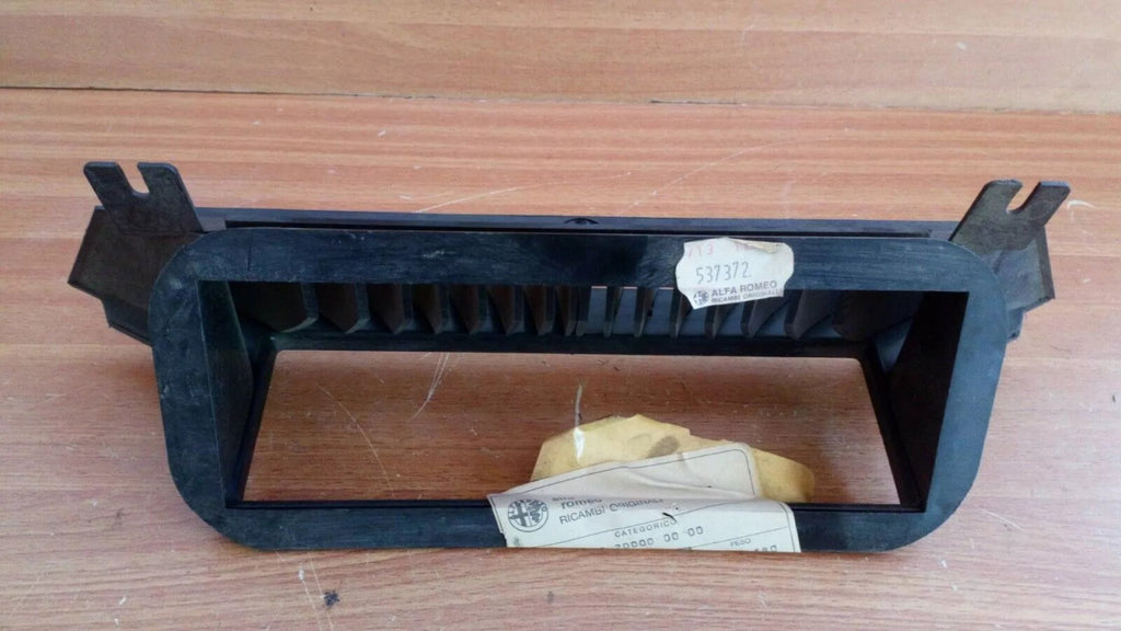 Grill fits Alfa Romeo 537372 Genuine View Front