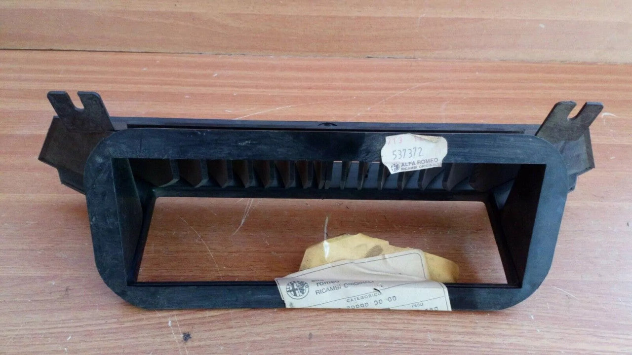 Grill fits Alfa Romeo 537372 Genuine View Front