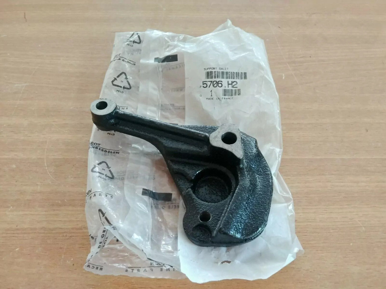 Belt Roller Bracket fits Peugeot 1007 307 Citroen C2 C3 5706H2 Genuine View Rear