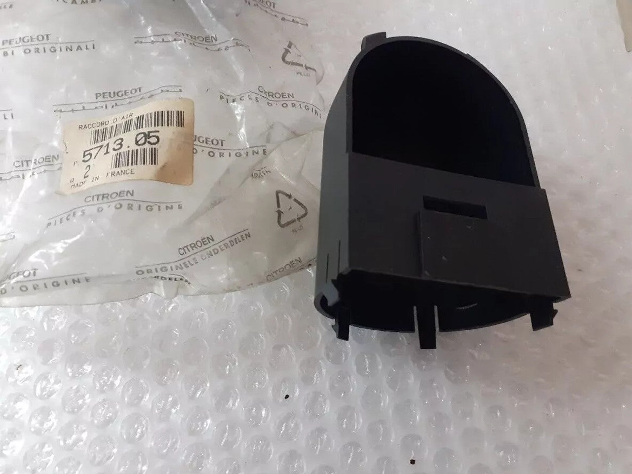 Alternator Air Duct fits Peugeot 406 605 607 807 Citroen C5 C8 Xantia XM 571305 View Rear