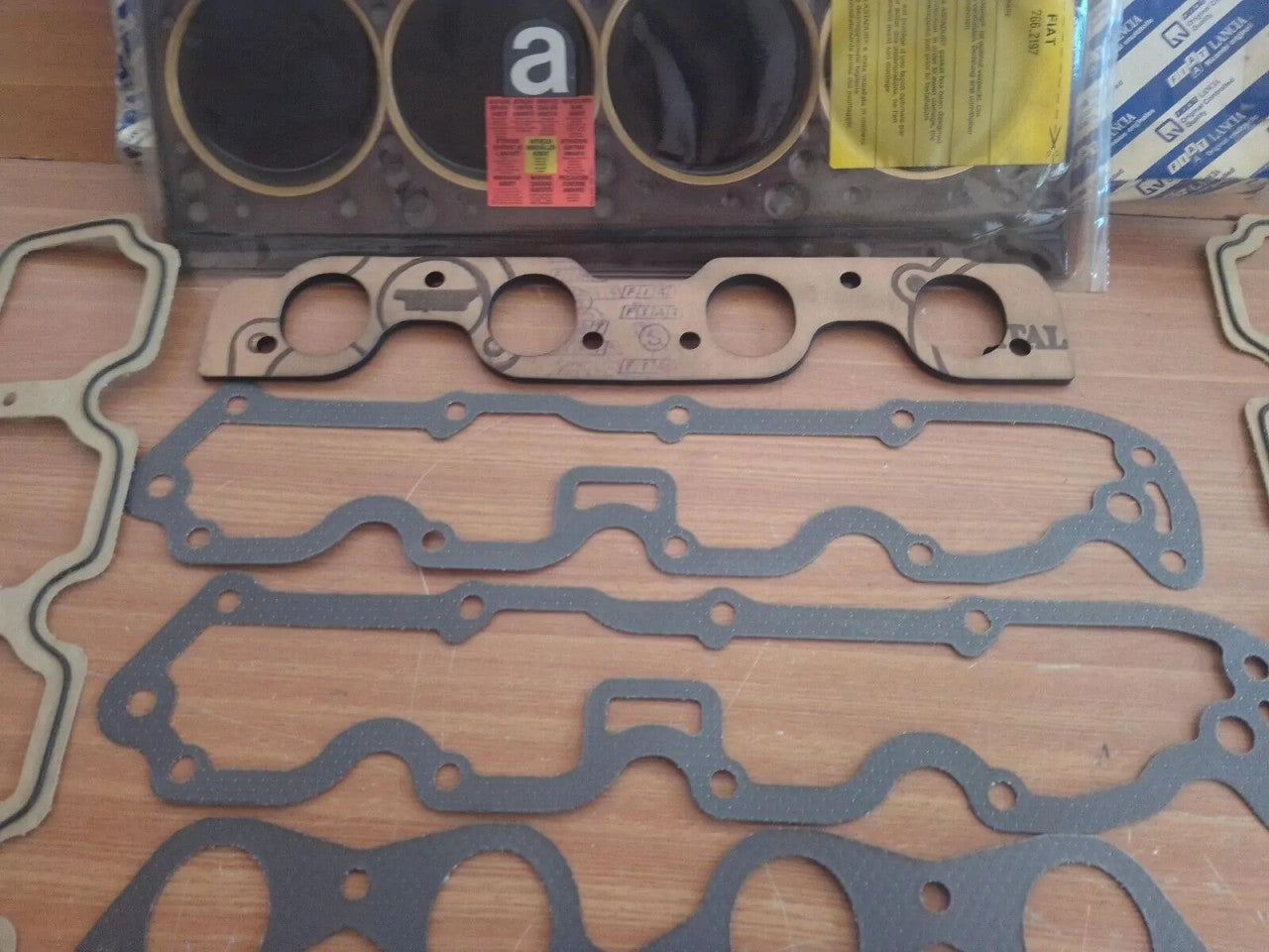 Head Set Gaskets Kit fits Fiat Croma Lancia Thema 2.0 IE 5882328 Genuine 5891953 View Right