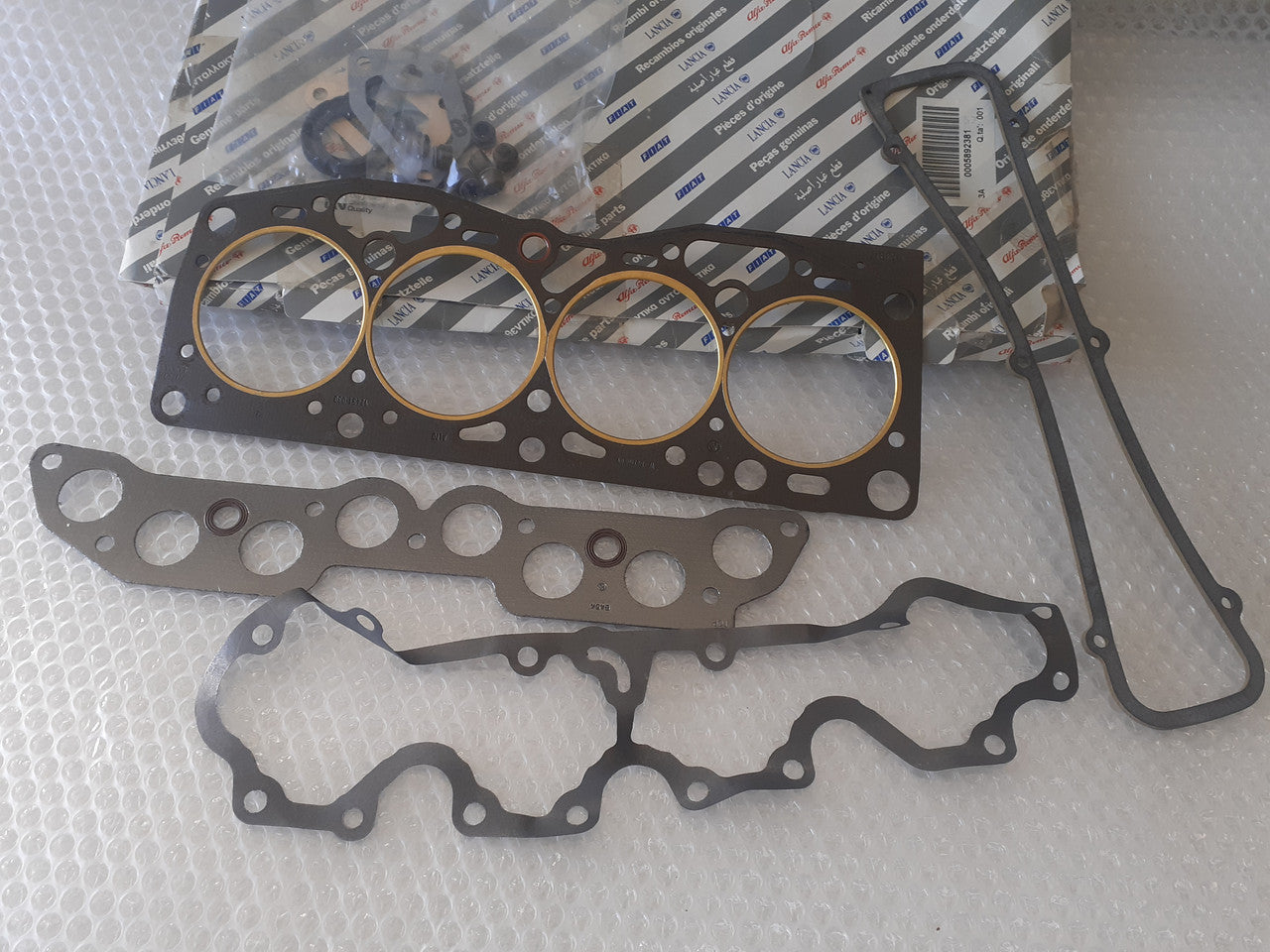 Head Gasket Kit Set fits Fiat Elba Uno Fiorino Lancia Delta 5892381 Genuine View Front