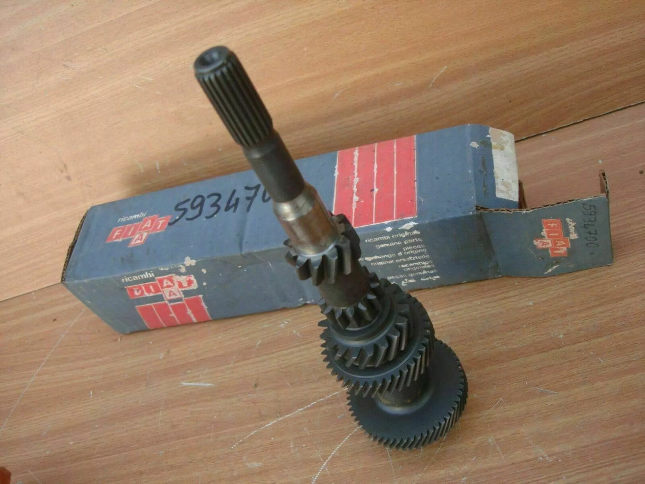 Gearbox Mainshaft fits Fiat Uno 900 1100 1300 5934700 Genuine View Rear