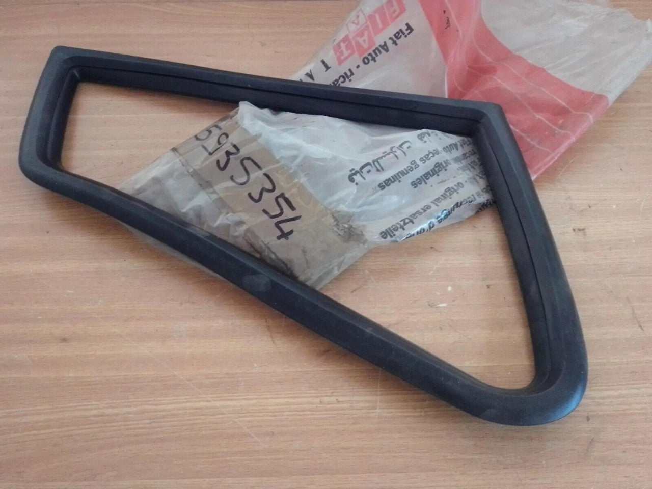 Window Seal Rear Right Fixed fits Fiat Mille Uno 5935354 Genuine View Front