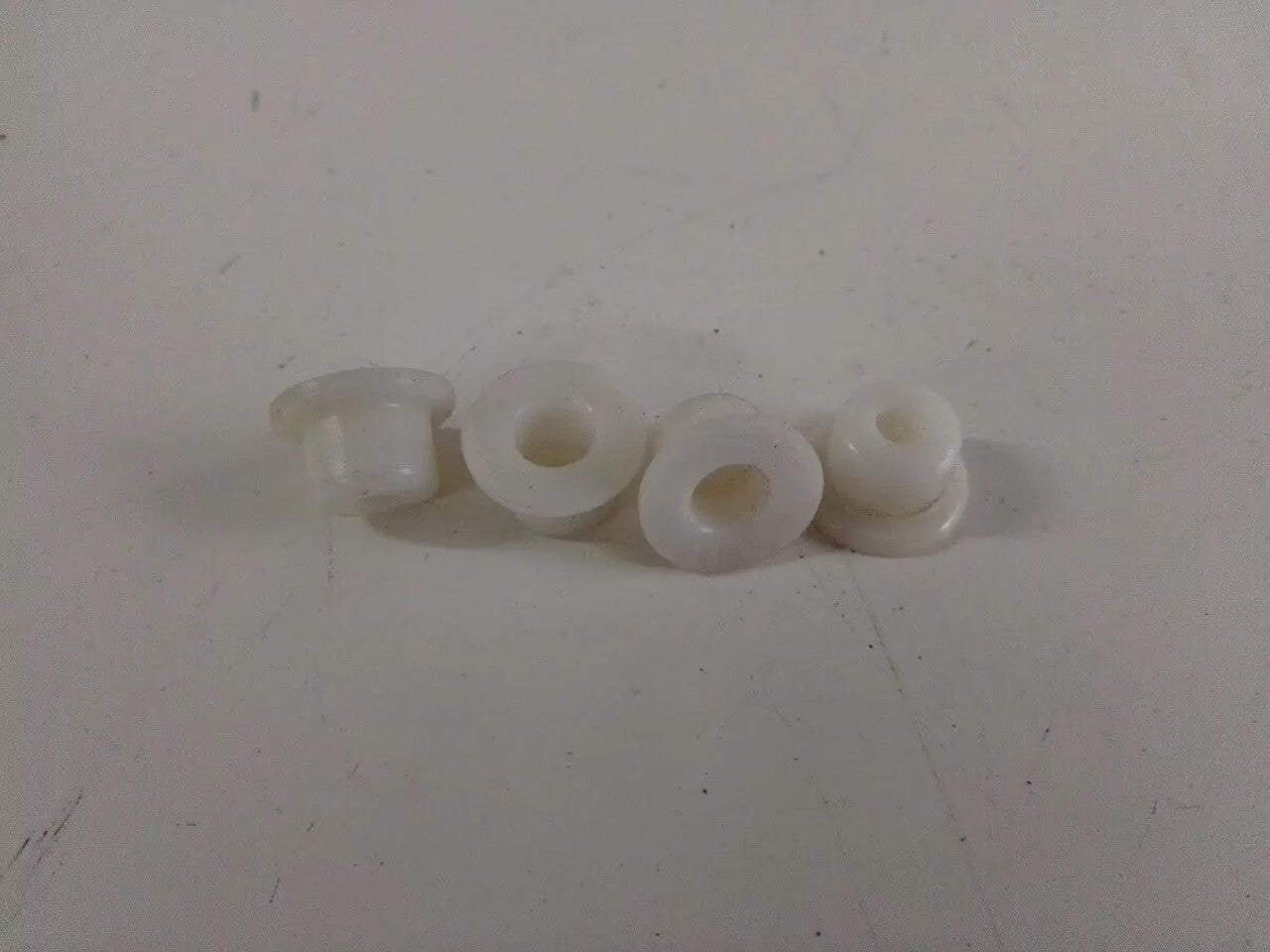 4x Bush Sleeve Clip Molding fits Fiat 126 5940036 Genuine View Front