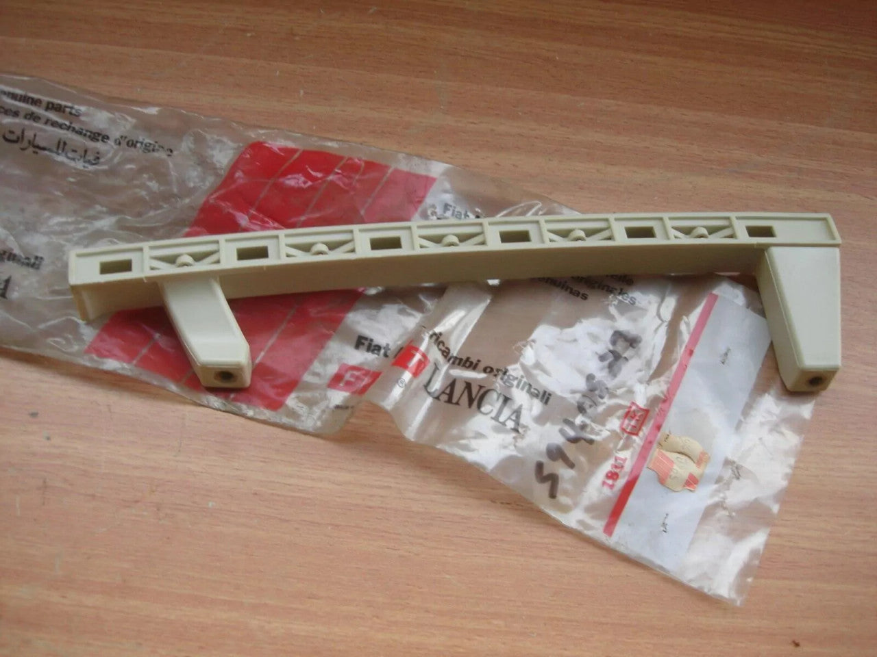 Front Right Window Guide Rear fits Fiat Mille Elba Uno Duna 5940523 Genuine View Right