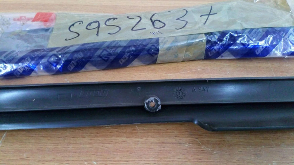 Door Sill Moulding Right fits Fiat Uno 5 Doors 5952637 Genuine View Rear