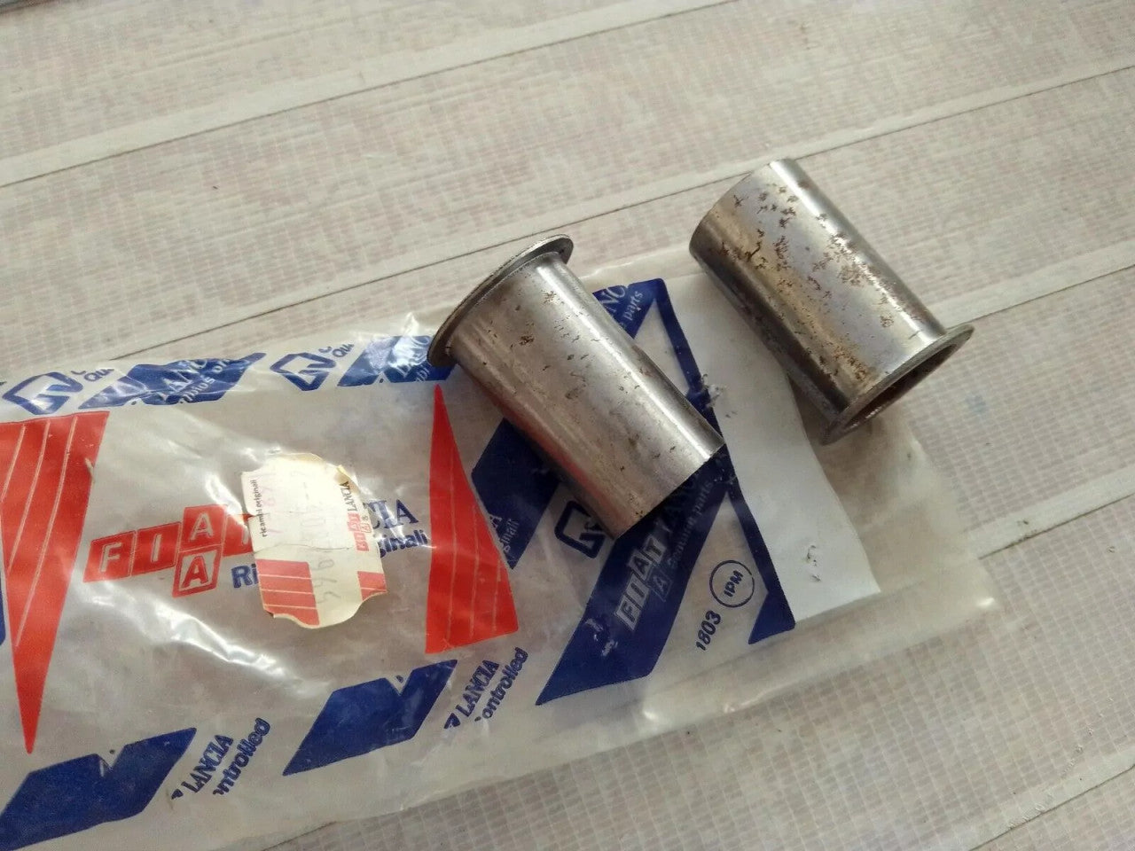 1x Brake Clutch Pedal Bush fits Fiat Duna Panda Seicento Fiorino 5962805 Genuine View Rear