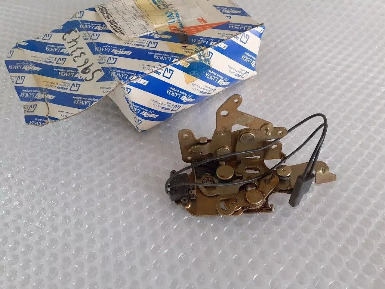 Front Door Lock Left fits Fiat Uno 5 Door 5963343 Genuine View Front
