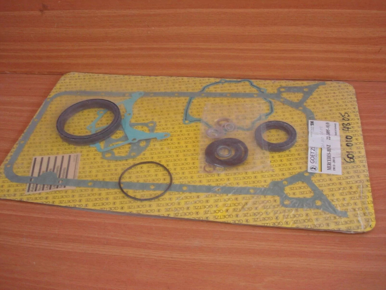 Crankcase Gaskets Set fits Mercedes Benz OM601 engine 6010104805 View Front