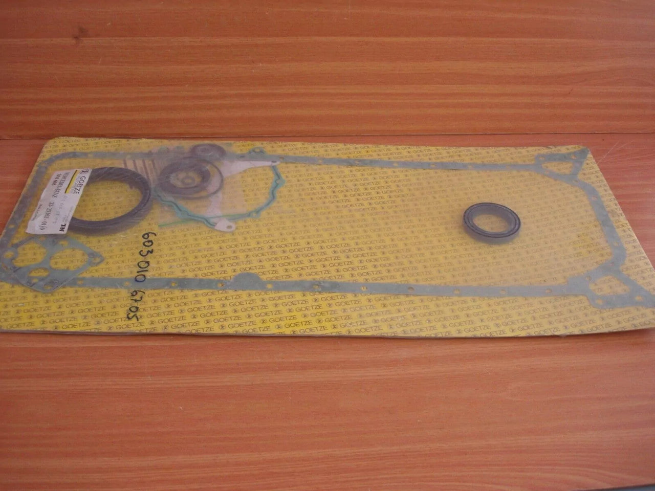Crankcase Gaskets Set fits Mercedes Benz OM603 engine Diesel 6030106705 View Front