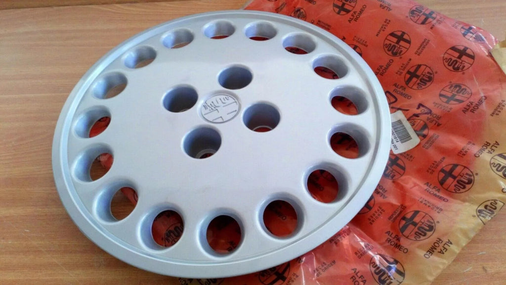 Wheel Hub Cap fits Alfa Romeo Alfasud 33 60501614 Genuine View Front