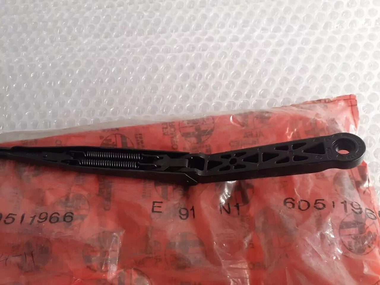 Wiper Arm Left Right Hand Drive fits Alfa Romeo 164 60511966 Genuine View Right