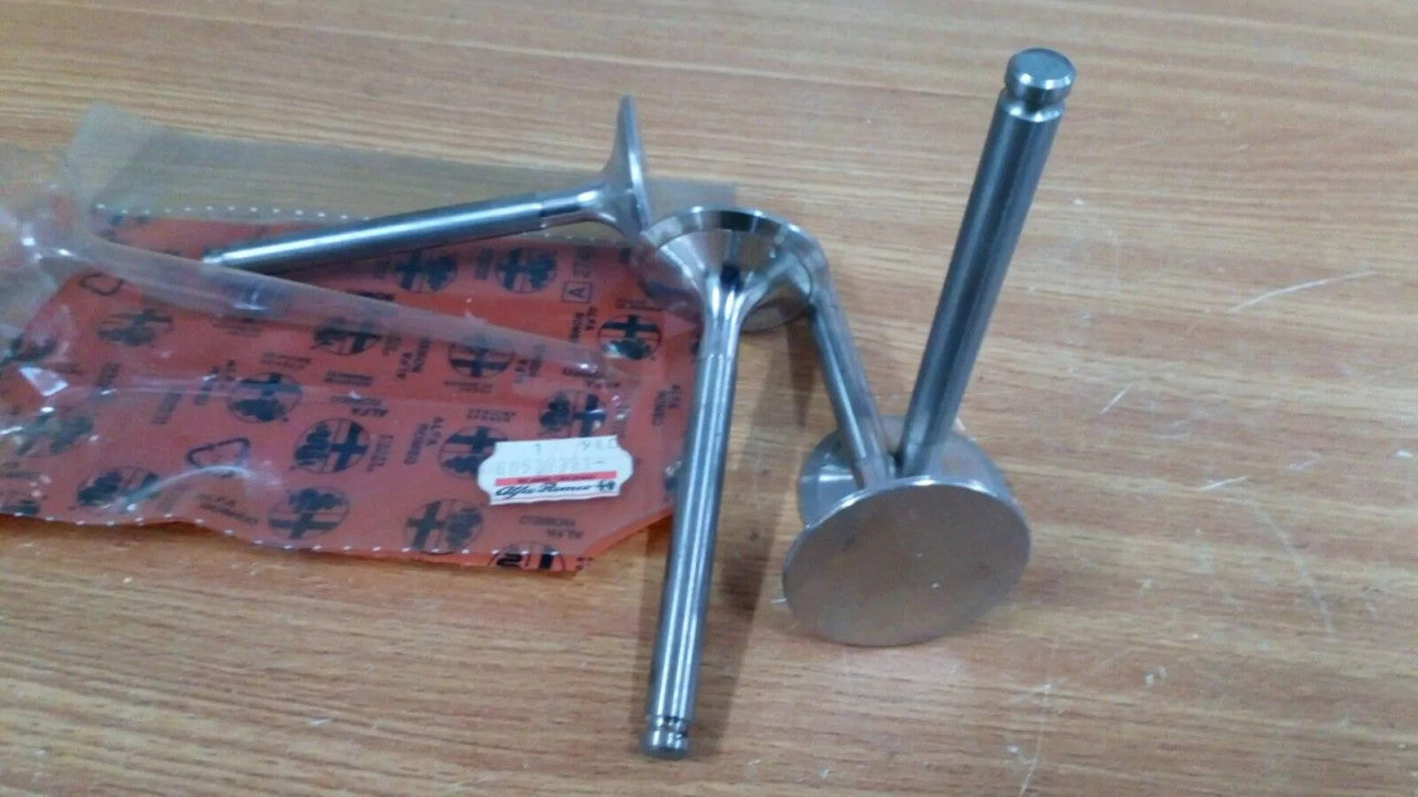 1x Intake Inlet Valve fits Alfa Romeo Spider 60522381 Genuine View Front