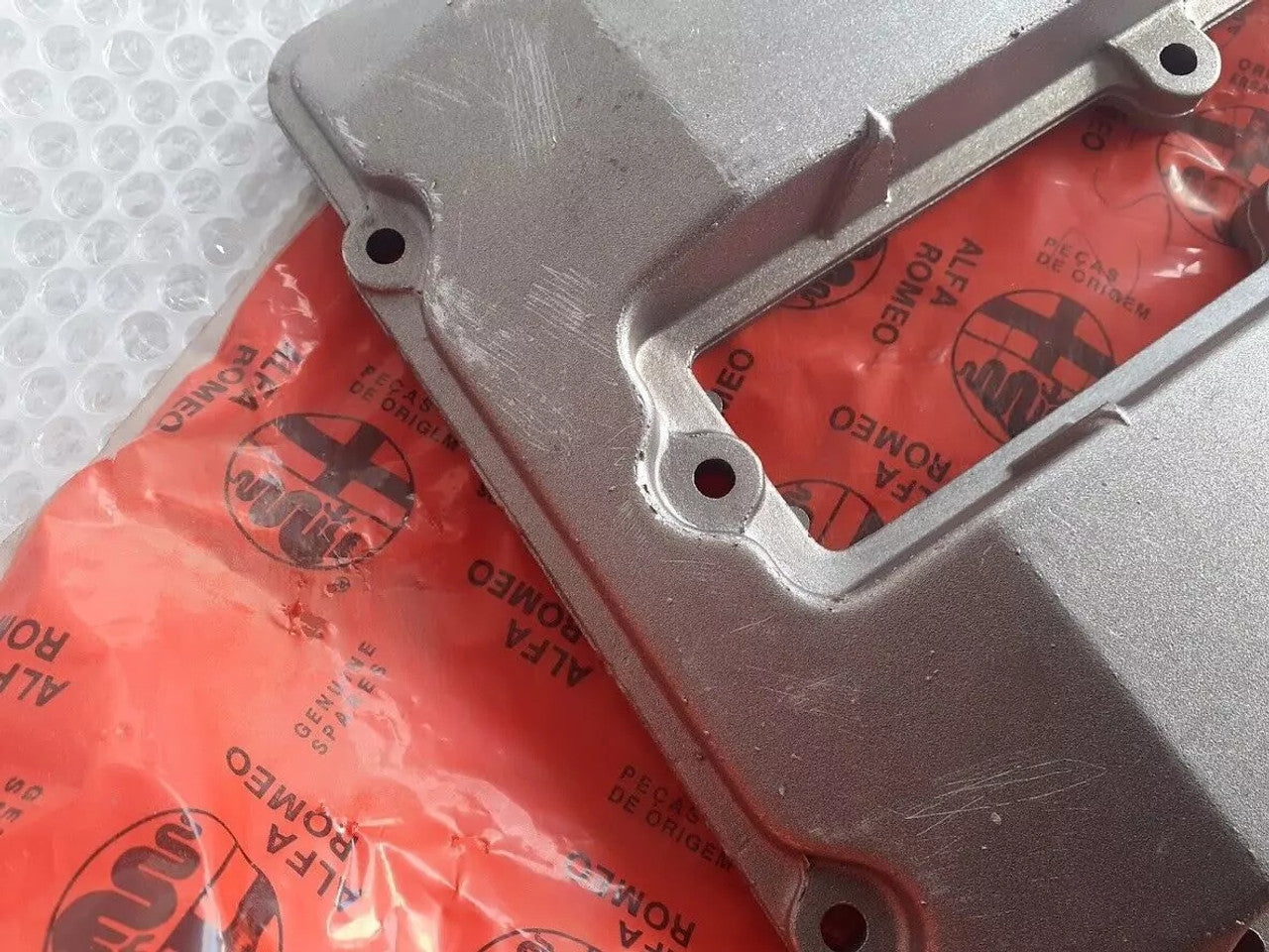 Cylinder Head Cover Left fits Alfa Romeo 33 145 146 60525221 Genuine View Right