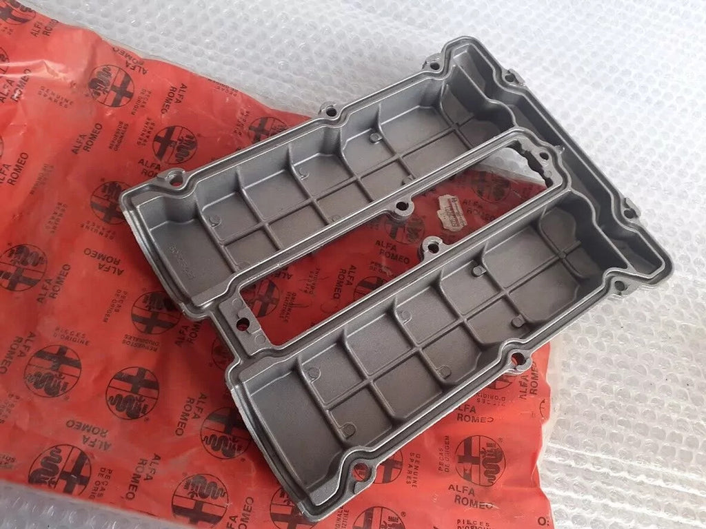 Cylinder Head Cover Left fits Alfa Romeo 33 145 146 60525221 Genuine View Left