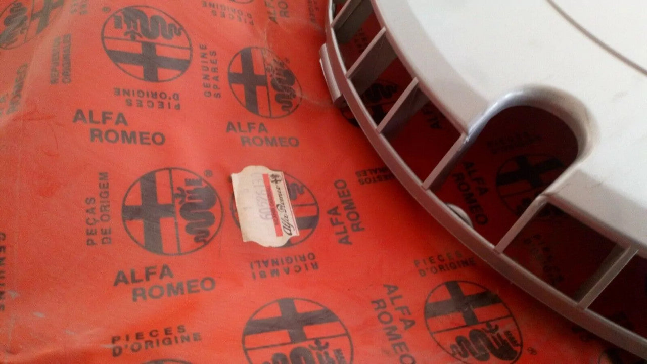 4x Wheel Hub Cap fits Alfa Romeo 75 60526130 Genuine View Right