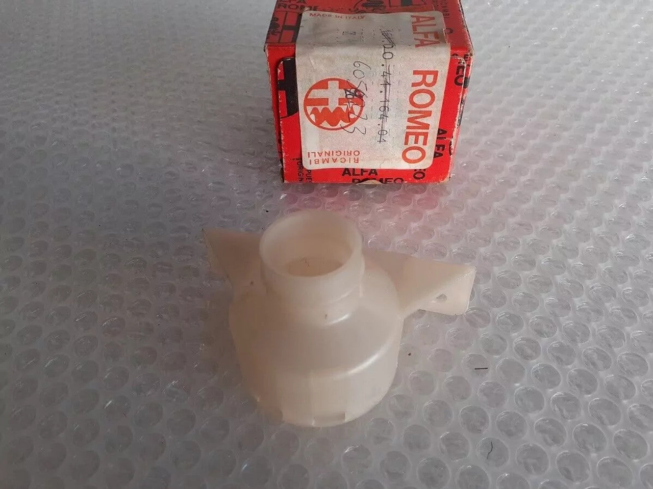 Wipers Tank Connector fits Alfa Romeo 75 Spider 60526223 Genuine View Front