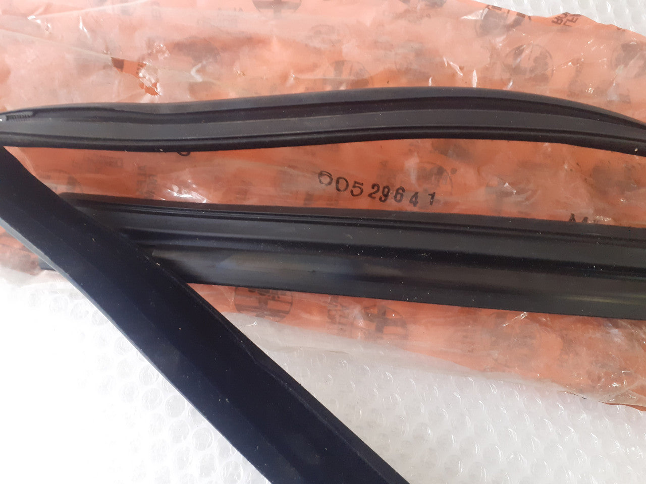 Window Seal Front Left fits Alfa Romeo 75 60529641 Genuine View Rear