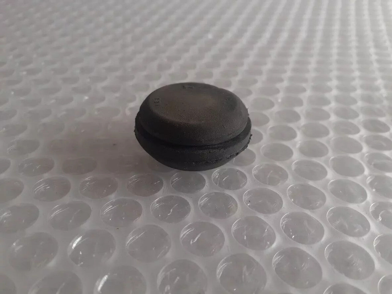 1x Body Shell Rubber Plug Center fits Alfa Romeo 33 60561410 Genuine View Front