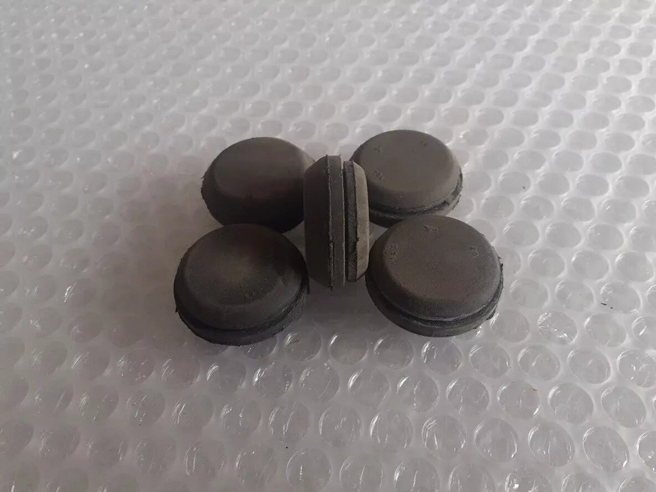 1x Body Shell Rubber Plug Center fits Alfa Romeo 33 60561410 Genuine View Rear