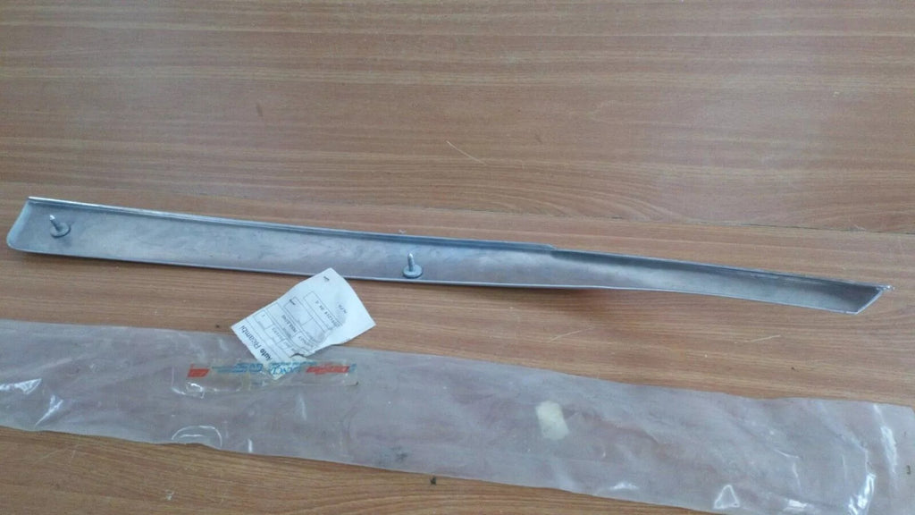Molding Left Upper fits Alfa Romeo 155 60585607 Genuine View Rear