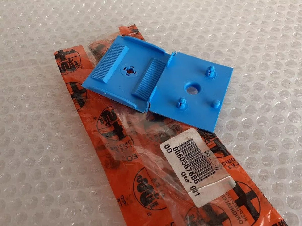 Front Window Rear Clip fits Alfa Romeo GTV Spider 60587656 Genuine View Front
