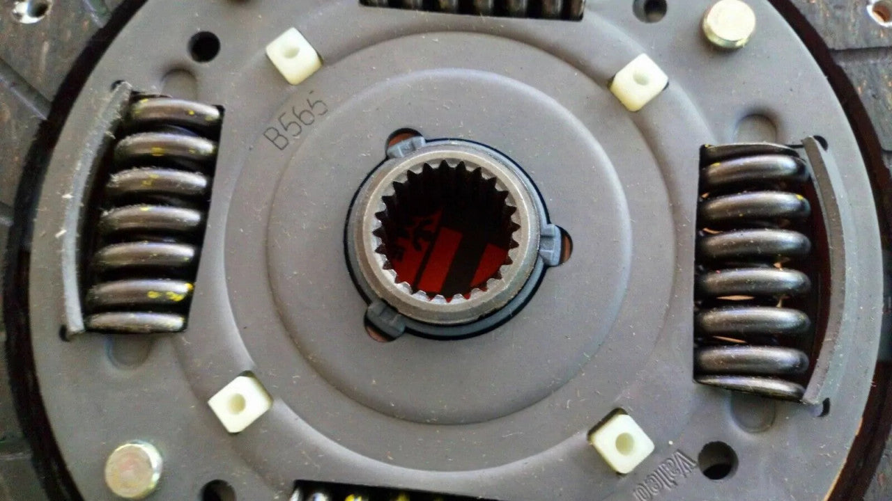 Clutch Disc fits Alfa Romeo 33 145 146 60605363 Genuine View Rear