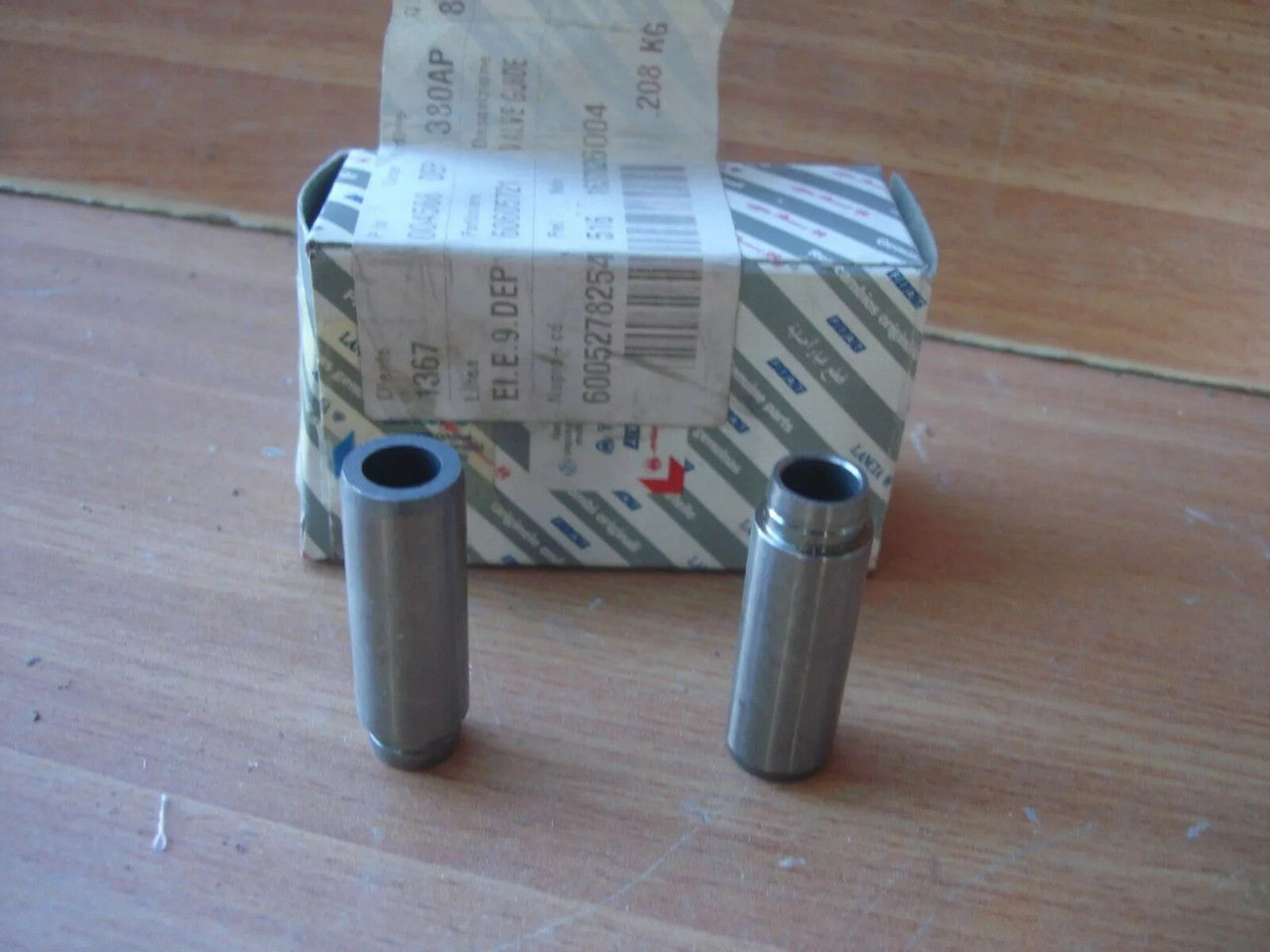 2x Exhaust Valve Guides fits Alfa Romeo 155 164 166 GTV Lancia Thema 60605721 View Rear