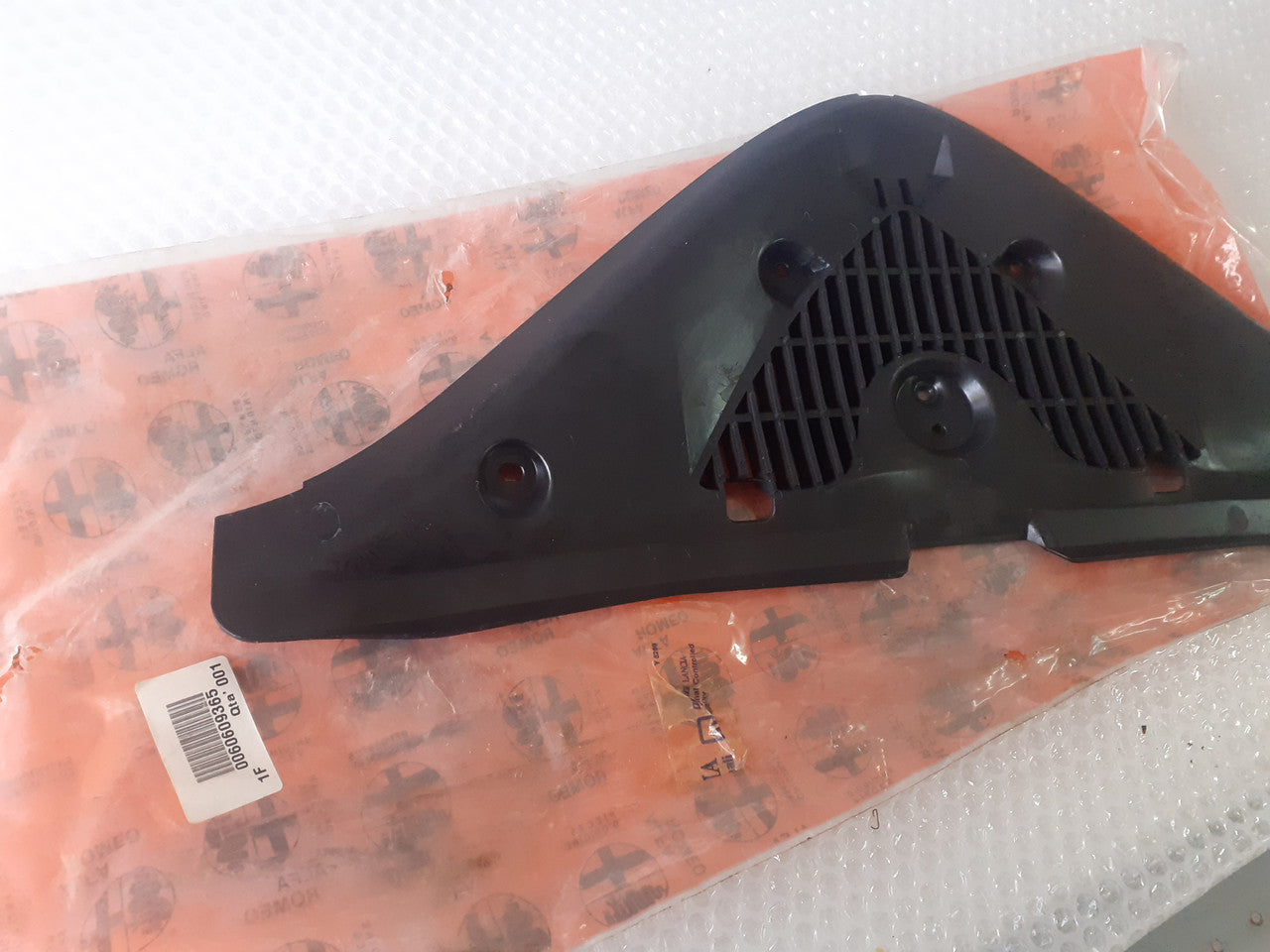 Radiator Grille fits Alfa Romeo 166 60609365 Genuine View Rear