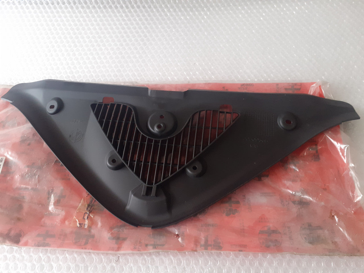 Radiator Grille fits Alfa Romeo 166 60609365 Genuine View Left