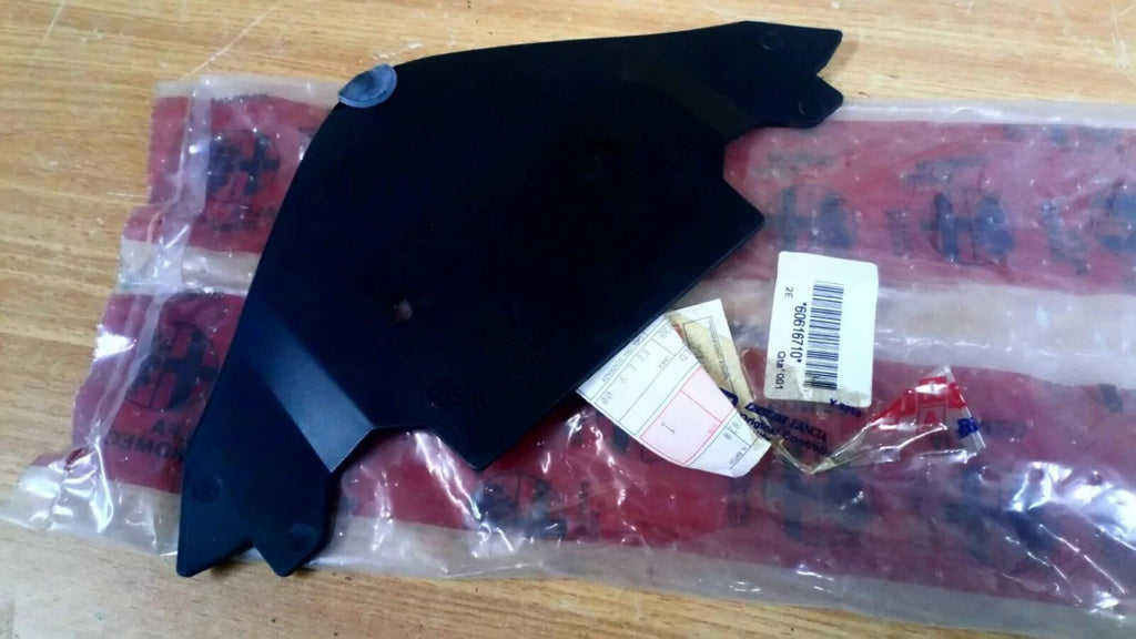 Radiator Grill Shield fits Alfa Romeo 145 146 60616710 Genuine View Upper