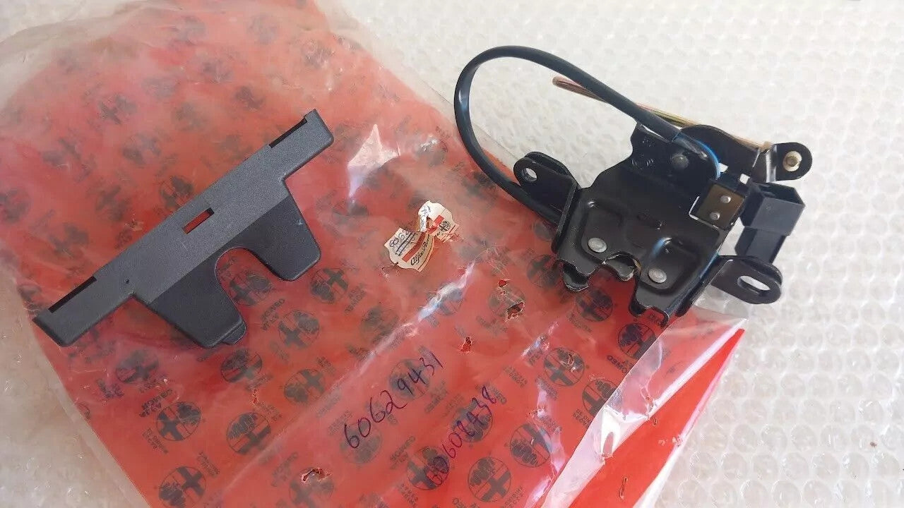 Trunk Lid Lock fits Alfa Romeo 145 60629431 Genuine View Front