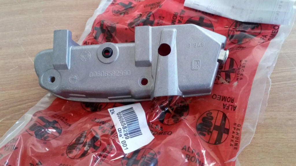 Exterior Door Handle Bracket Front Right fits Alfa Romeo 166 60658299 Genuine View Front