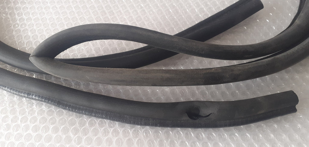 Door Frame Rubber Seal fits Alfa Romeo Alfetta 116006212401 Genuine 60724665 View Closeup