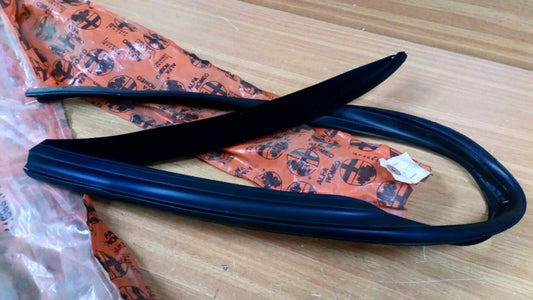 Window Seal Front Left fits Alfa Romeo Giulietta Alfetta 116937418900 Genuine 60733718 View Front