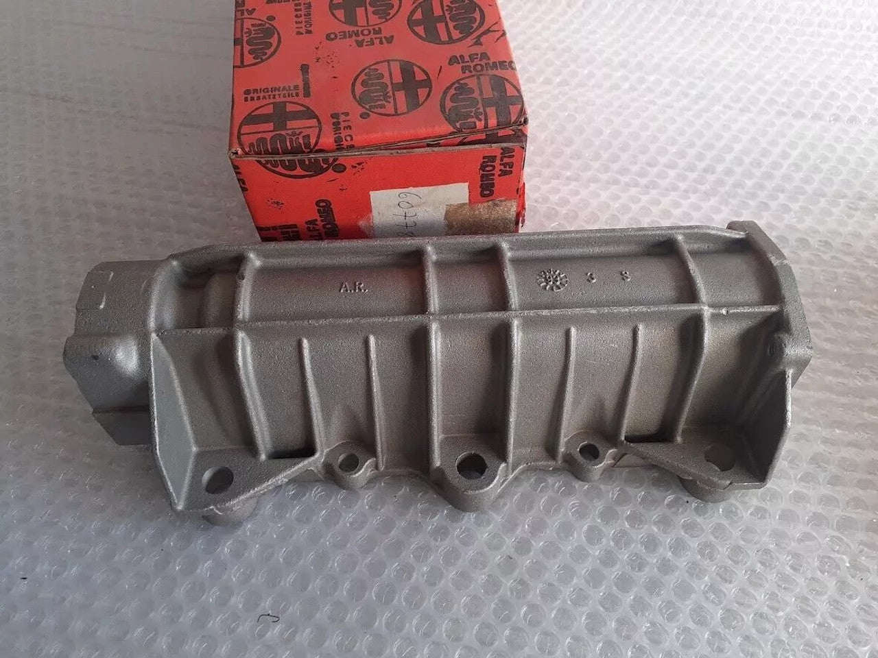 Camshaft Housing Left fits Alfa Romeo 33 145 146 60778404 Genuine View Right