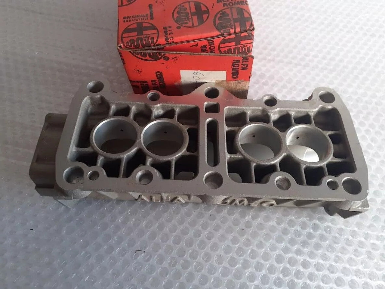 Camshaft Housing Left fits Alfa Romeo 33 145 146 60778404 Genuine View Left