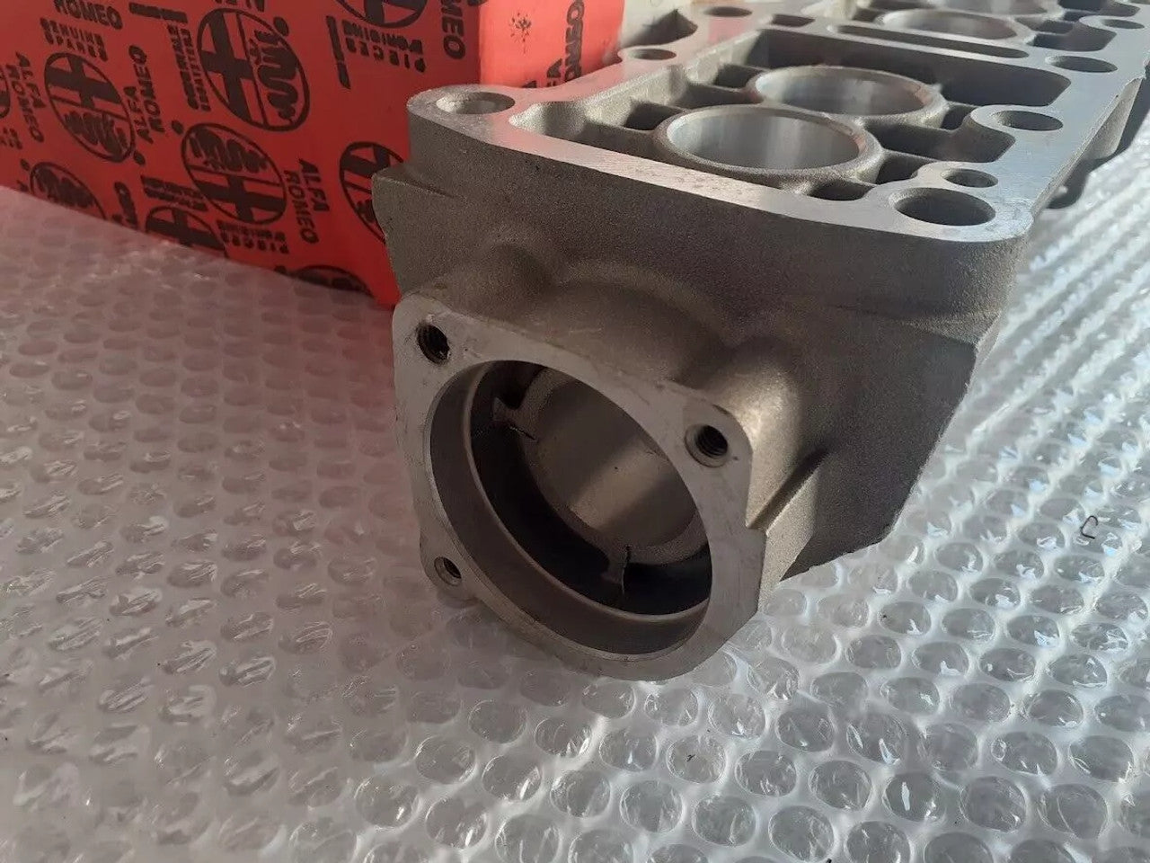 Camshaft Housing Left fits Alfa Romeo 33 145 146 60778404 Genuine View Upper