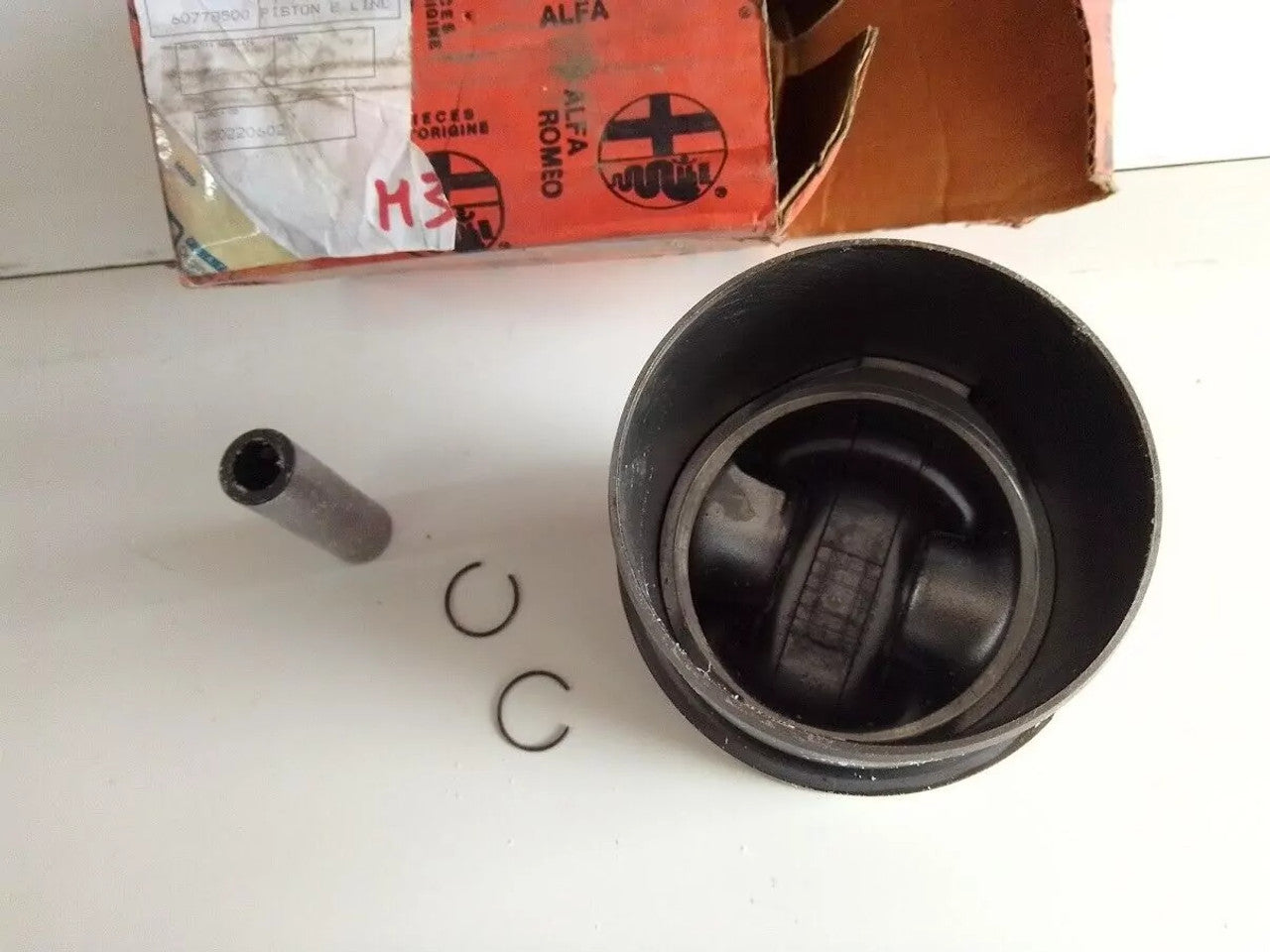 Piston & Liner fits Alfa Romeo 155 60778500 Genuine View Rear