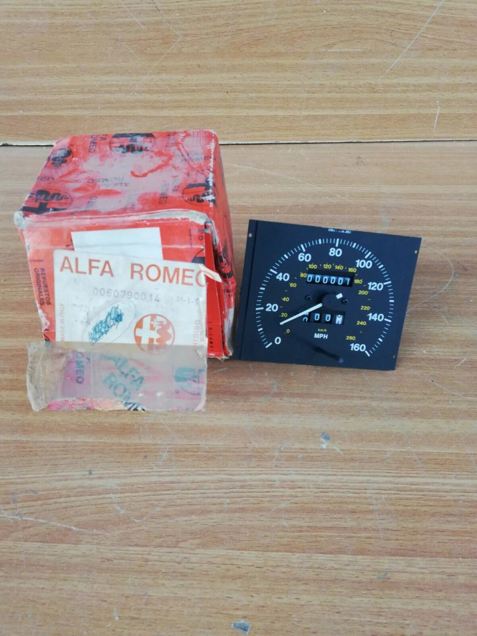 Speedometer MPH fits Alfa Romeo Classic 60790014 Genuine View Right