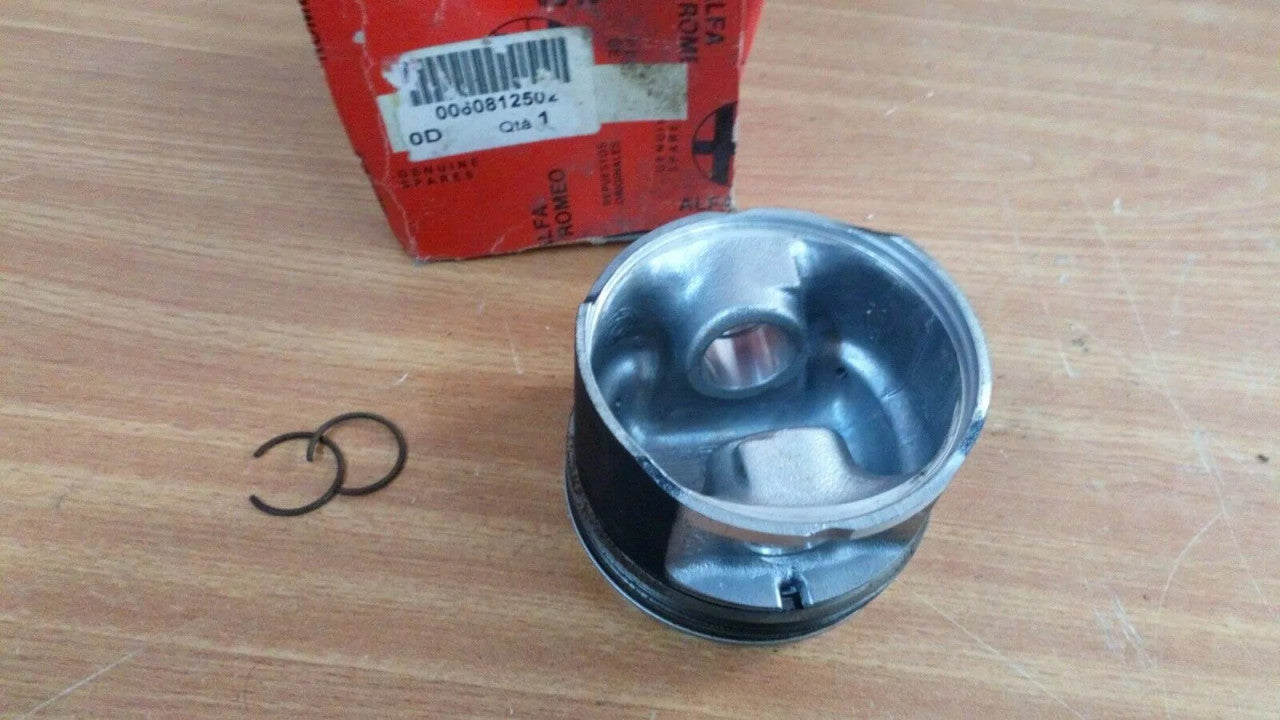 Piston fits Alfa Romeo 146 156 60812502 Genuine View Right