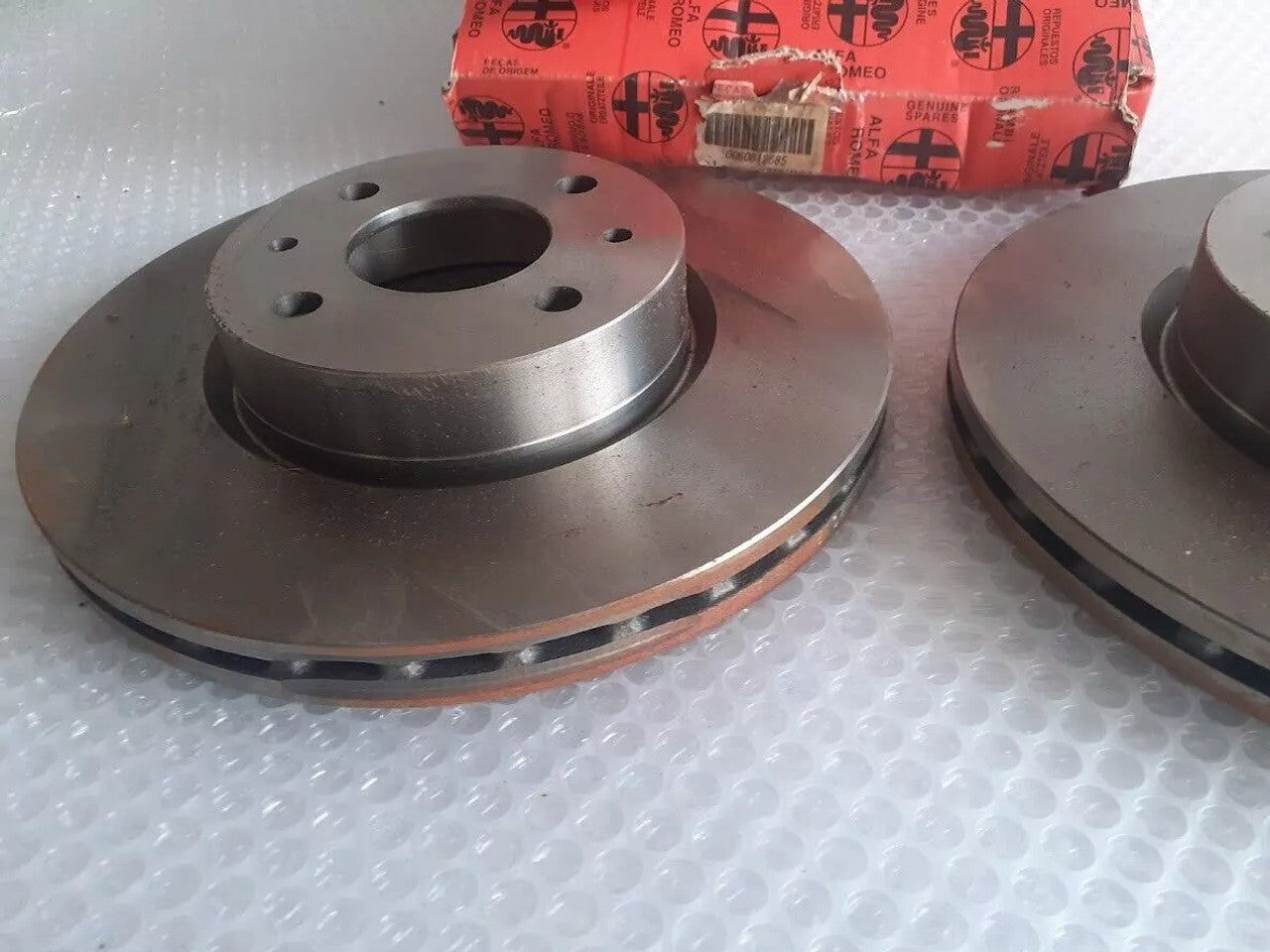 Brake Disc Rotors Set fits Fiat Croma Lancia Thema Alfa Romeo 164 Genuine 60812685 View Right
