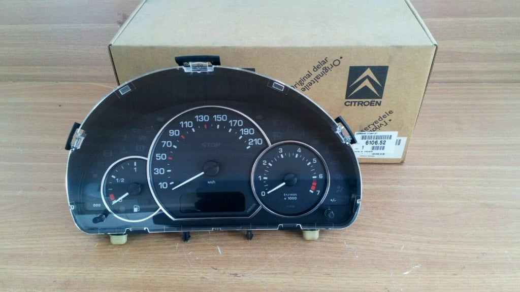 Instrument Cluster fits Peugeot 1007 610652 Genuine View Front