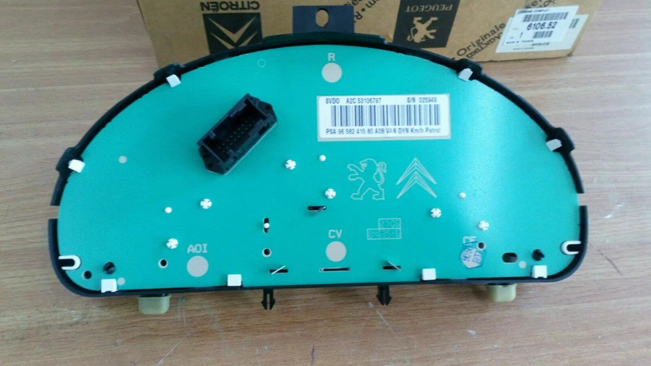 Instrument Cluster fits Peugeot 1007 610652 Genuine View Right