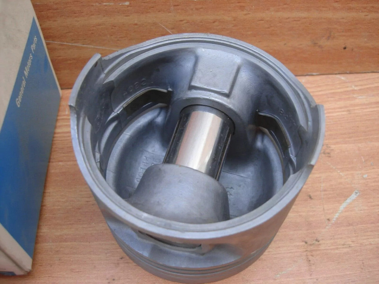 4x Pistons fits Opel Ascona C Kadett E Vauxhall Cavalier Astra 18E Genuine 623005 View Right