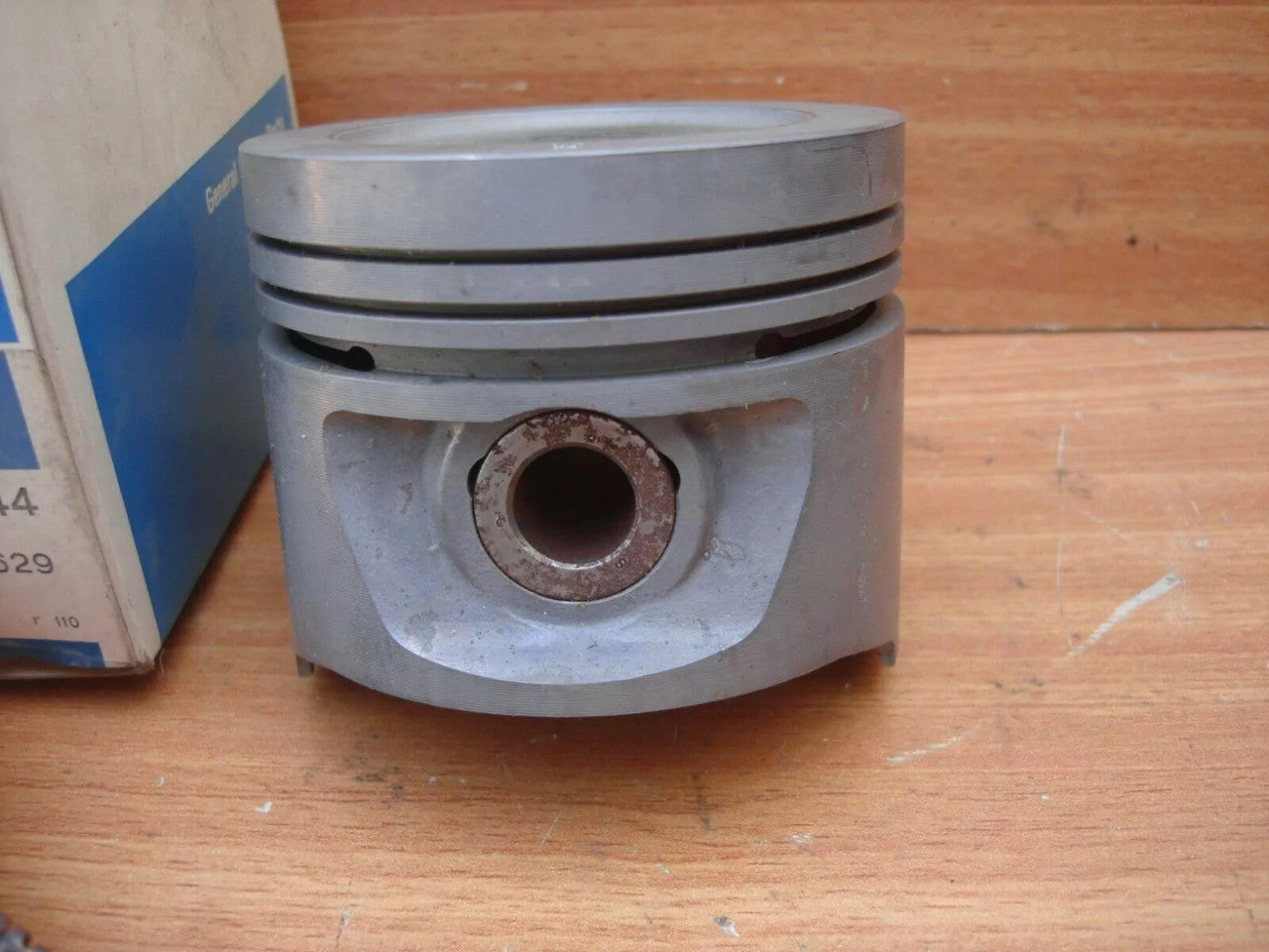 4x Pistons fits Opel Ascona C Kadett E Vauxhall Cavalier Astra 18E Genuine 623005 View Left