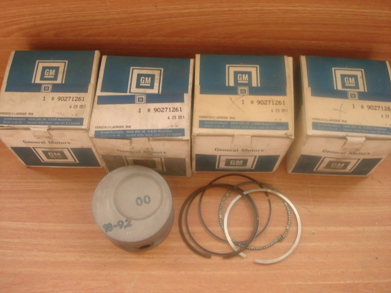 4x Pistons fits Opel Ascona C Omega A Vauxhall Carlton C18NZ STD Genuine 623051 View Front