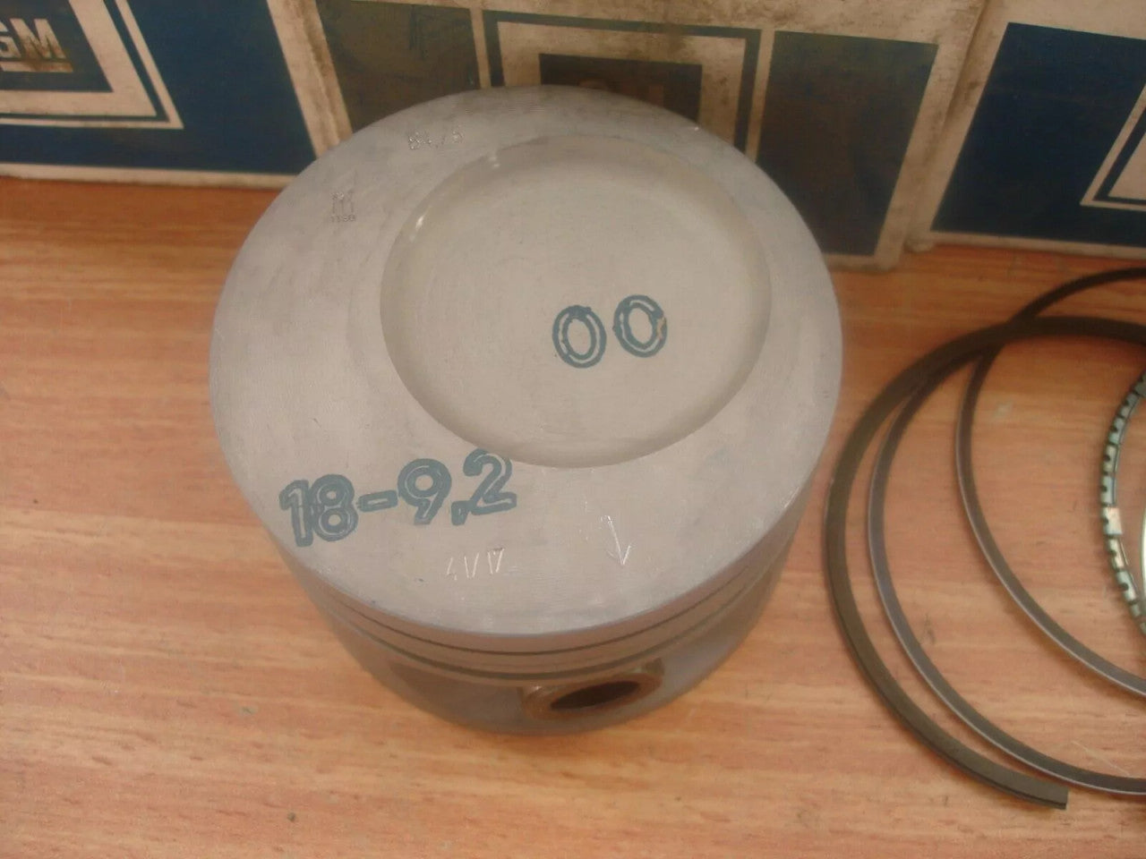 4x Pistons fits Opel Ascona C Omega A Vauxhall Carlton C18NZ STD Genuine 623051 View Rear